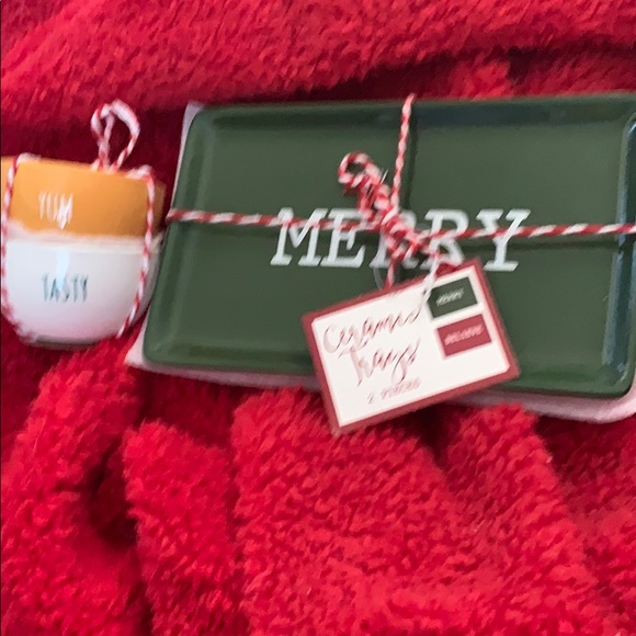 Holiday trays and small teacups!!! - Picture 1 of 1